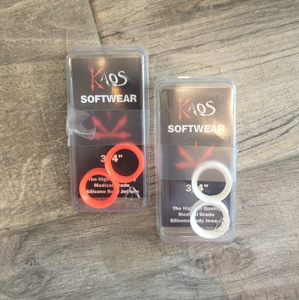 2 pairs of 3/4 Hot topic KAOS software gauges red / white